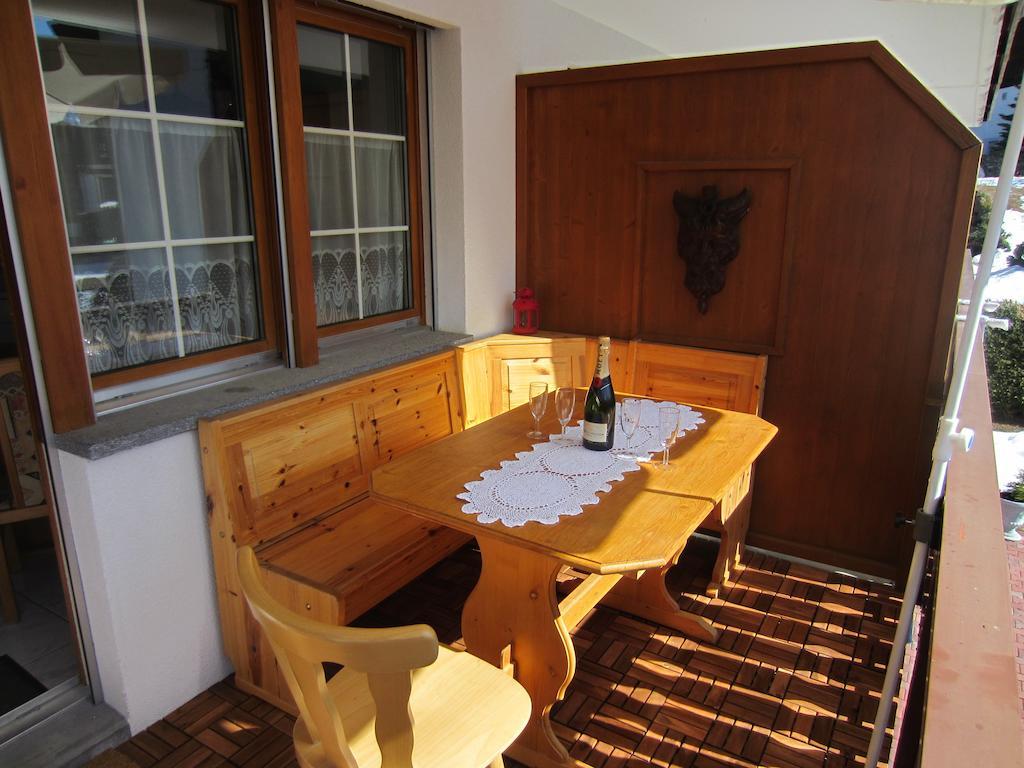 Appartement In 1700M Mit Traumblick Grachen Room photo